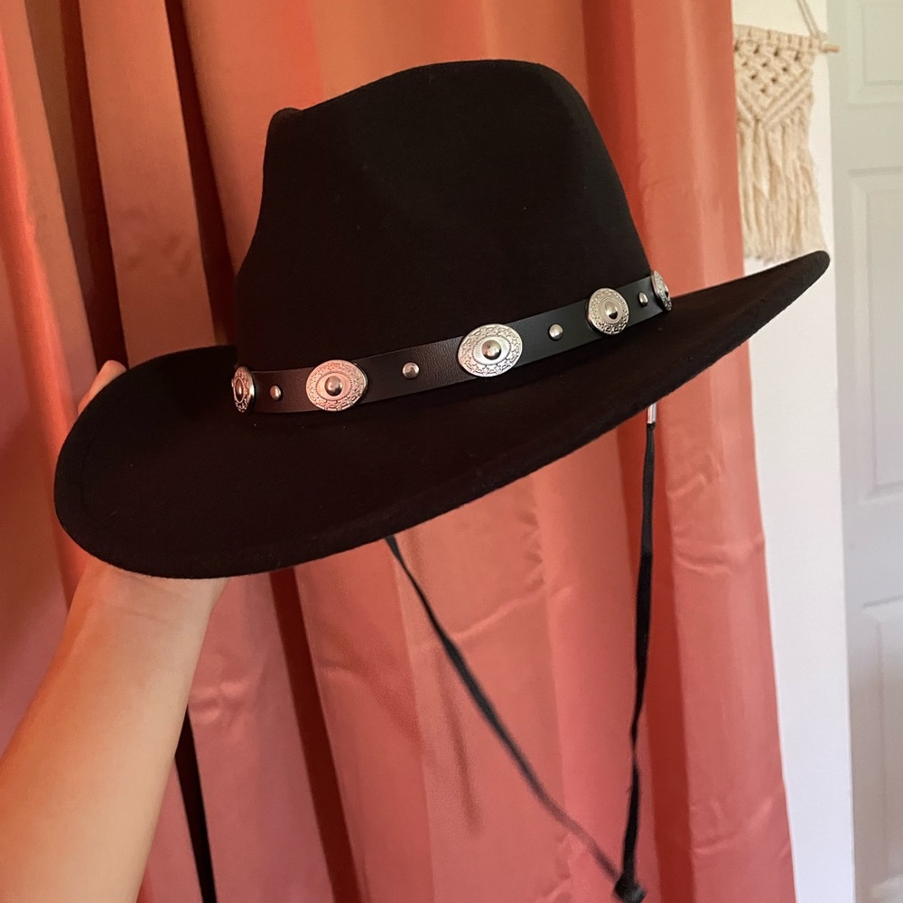 Black cowboy hat